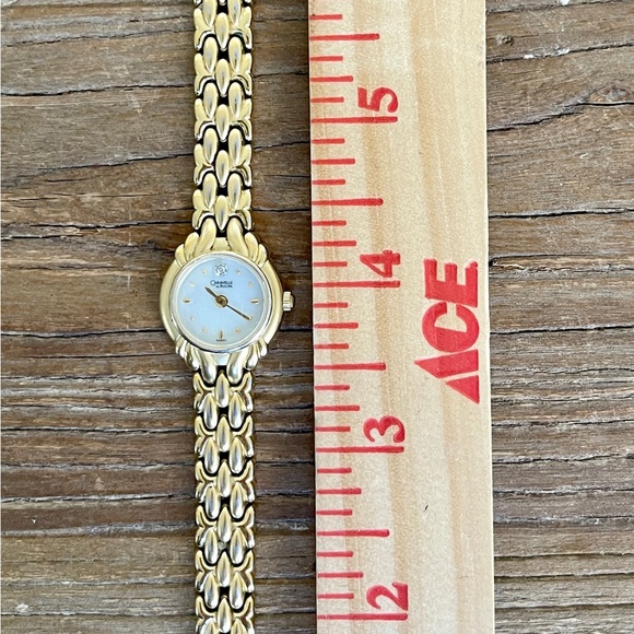 Sold : Caravelle Bulova Women Watch Stainless Steel Gold Water Res Battery Pearl - Picture 4 of 6